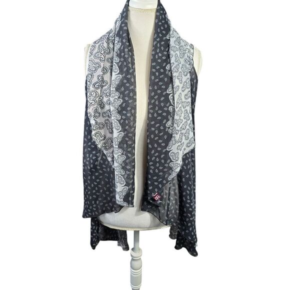 Elegant Black and White Leopard Print Wrap - Picture 1 of 6